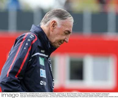 Leverkusen vl. Bernd Schroeder (Trainer, Cheftrainer, Coach, Potsdam) enttaeuscht ueber den Spielausgang Bayer 04 Leverkusen - Turbine Potsdam, Fussball, Damen, Frauen, Allianz Frauen-Bundesliga, Spieltag 5, 10.10.2015 Copyright: Hornx xEibner-Pressefoto EP_bhorn