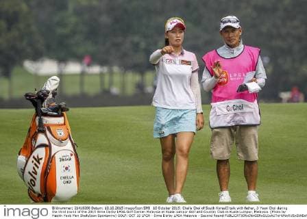10 October 2015: Chella Choi of South Korea talk with father, Ji Yeon Choi during the third round of the 2015 Sime Darby LPGA Golf Damen Malaysia at Kuala Lumpur Golf and Country Club in Kuala Lumpur, Malaysia. (Photo by Hazrin Yeob Men Shah Icon Sportswire) GOLF: OCT 10 LPGA - Sime Darby LPGA Malaysia - Second Round Icon3781510108030 EDITORIAL USE ONLY