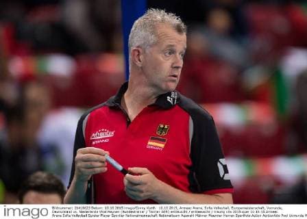 10.10.2015, Armeec Arena, Sofia Volleyball, Europameisterschaft, Vorrunde, Deutschland vs. Niederlande Vital Heynen (Bundestrainer Trainer GER) enttäuscht enttaeuscht traurig