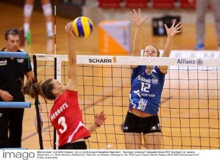Stuttgart Volleyball Testspiel Allianz MTV Stuttgart vs. Asterix Kieldrecht, v.l. Britt Herbots (Kieldrecht), Deborah van Daelen (Stuttgart)