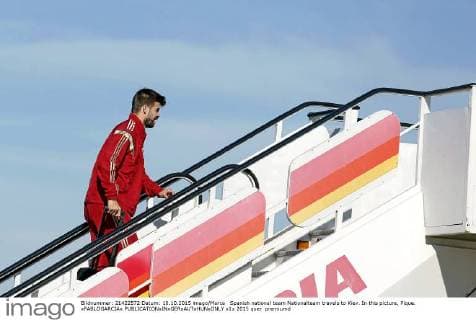 Spanish national team Nationalteam travels to Kiev. In this picture, Pique. xPABLOGARCIAx 