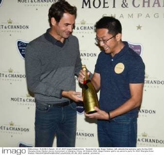 Swiss tennis star Roger Federer, left, attends the welcome party for the 2015 Shanghai Rolex Masters tennis tournament in Shanghai, China, 10 October 2015. Roger Federer glams up welcome party for 2015 Shanghai Rolex Masters  pbu343202_09