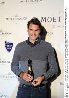Swiss tennis star Roger Federer poses at the welcome party for the 2015 Shanghai Rolex Masters tennis tournament in Shanghai, China, 10 October 2015. Roger Federer glams up welcome party for 2015 Shanghai Rolex Masters  20151011_55256