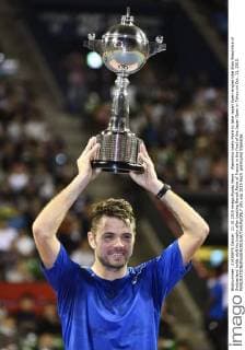 Wawrinka beats Paire to take Japan Open singles title Stan Wawrinka of Switzerland holds aloft his trophy after beating Benoit Paire of France in the final of the Japan Open in Tokyo on Oct. 11, 2015. 