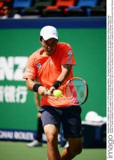 Go Soeda of Japan returns a shot to Chung Hyeon of South Korea in their qualifying match of the men s singles during the 2015 Shanghai Rolex Masters tennis tournament in Shanghai, China, 11 October 2015. Go Soeda of Japan defeated Chung Hyeon of South Korea 2-1(0-6 7-5 6-3) in their qualifying match of the men s singles during the 2015 Shanghai Rolex Masters tennis tournament in Shanghai, China, on Sunday (11 October 2015). Go Soeda defeats Chung Hyeon at Shanghai Rolex Masters  20151011_07726