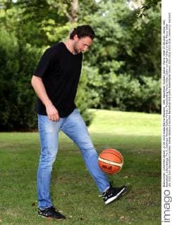 GER, Basketball, Rockets Gotha - Marco Völler 27.08.2015, Gotha, GER, Basketball, 2.Bundesliga, Pro A, Oettinger Rockets Gotha, Porträt Fotoshooting Marco Völler (Sohn von Rudi Völler) im Bild: Marco Völler