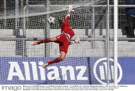 11.10.2015, xblx, Fussball 1.Bundesliga Damen, 1.FFC Frankfurt - VfL Wolfsburg, v.l. Desiree Schumann (1.FFC Frankfurt), Goal scored, Tor zum 0:2 durch Lena Goessling (VfL Wolfsburg)