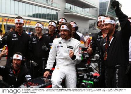 Russian Grand Prix, Sochi 08 - 11 October 2015 11.10.2015 - Race, Fernando Alonso (ESP) McLaren Honda MP4-30 celebrates his 250th GP 