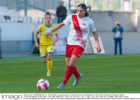 Charline Hartmann (SGS Essen, 13) am Ball, Einzelbild, Fussball, Allianz Frauen-Bundesliga, SGS Essen - TSG 1899 Hoffenheim, xobx