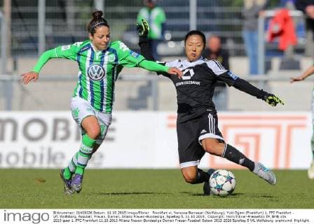 Frankfurt vl. Vanessa Bernauer (Wolfsburg), Yuki Ogimi (Frankfurt) 1. FFC Frankfurt - VfL Wolfsburg, Fussball, Frauen, Damen, Allianz Frauen-Bundesliga, Spieltag 5, 11.10.2015 , Copyright: Horn Eibner-Pressefoto EP_BHN