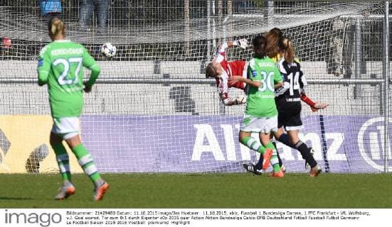 11.10.2015, xblx, Fussball 1.Bundesliga Damen, 1.FFC Frankfurt - VfL Wolfsburg, v.l. Goal scored, Tor zum 0:1 durch Eigentor