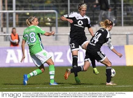 11.10.2015, xblx, Fussball 1.Bundesliga Damen, 1.FFC Frankfurt - VfL Wolfsburg, v.l. Lena Gassling (VfL Wolfsburg), Sophie Schmidt (1. FFC Frankfurt), Jackie Groenen (1.FFC Frankfurt)