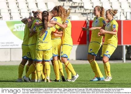 Essen Jubel bei den Frauen der TSG 1899 Hoffenheim ueber das 0zu2 durch Nicole Billa ( 16, TSG 1899 Hoffenheim) (verdeckt) SGS Essen - TSG 1899 Hoffenheim, Frauenfussball, Allianz Frauen-Bundesliga, Spieltag 5, 11.10.2015 Copyright: Deutzmann Eibner-Pressefoto EP_CDN