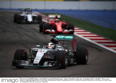 Russian Grand Prix, Sochi 08 - 11 October 2015 11.10.2015 - Race, Lewis Hamilton (GBR) Mercedes AMG F1 W06 leads Kimi Raikkonen (FIN) Scuderia Ferrari SF15-T 