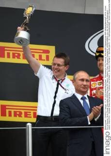 Motorsports: FIA Formula One World Championship WM Weltmeisterschaft 2015, Grand Prix of Russia, Andy Cowell (Mercedes AMG Petronas F1 Team), Vladimir Putin (Russian President), xHOCHxZWEIx