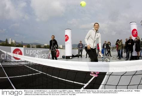 TENNIS - WTA Tennis Damen Generali Ladies 2015 LINZ,AUSTRIA,11.OCT.15 - TENNIS - WTA Tour, Generali Ladies. Image shows Barbara Haas (AUT) and Lucie Safarova (CZE). GEPAxpictures xMatthiasxHauer