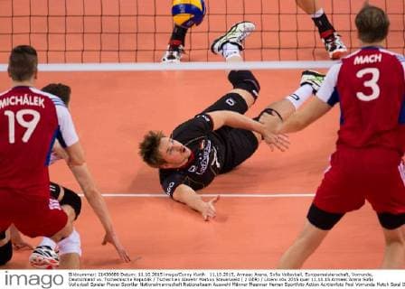 11.10.2015, Armeec Arena, Sofia Volleyball, Europameisterschaft, Vorrunde, Deutschland vs. Tschechische Republik Tschechien Abwehr Markus Steuerwald ( 2 GER) Libero