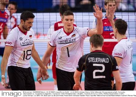 11.10.2015, Armeec Arena, Sofia Volleyball, Europameisterschaft, Vorrunde, Deutschland vs. Tschechische Republik Tschechien Jubel Michael Andrei ( 18 GER), Christian Fromm ( 1 GER), Markus Steuerwald ( 2 GER), Lukas Kampa ( 11 GER)