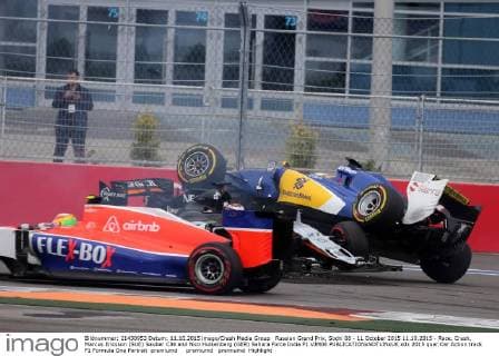 Russian Grand Prix, Sochi 08 - 11 October 2015 11.10.2015 - Race, Crash, Marcus Ericsson (SUE) Sauber C34 and Nico Hulkenberg (GER) Sahara Force India F1 VJM08 