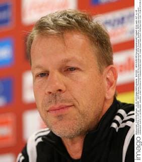 SOCCER - UEFA EURO EM Europameisterschaft Fussball 2016 quali, AUT vs LIE VIENNA,AUSTRIA,11.OCT.15 - SOCCER - UEFA European Championship EM Europameisterschaft 2016, European Qualifiers, OEFB international match Länderspiel Austria vs Liechtenstein, preview, press conference PK Pressekonferenz team LIE. Image shows head coach Rene Pauritsch (LIE). GEPAxpictures xChristianxOrt
