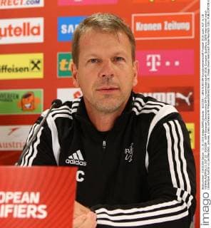 SOCCER - UEFA EURO EM Europameisterschaft Fussball 2016 quali, AUT vs LIE VIENNA,AUSTRIA,11.OCT.15 - SOCCER - UEFA European Championship EM Europameisterschaft 2016, European Qualifiers, OEFB international match Länderspiel Austria vs Liechtenstein, preview, press conference PK Pressekonferenz team LIE. Image shows head coach Rene Pauritsch (LIE). GEPAxpictures xChristianxOrt