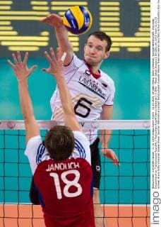 11.10.2015, Armeec Arena, Sofia Volleyball, Europameisterschaft, Vorrunde, Deutschland vs. Tschechische Republik Tschechien Angriff Denys Kaliberda ( 6 GER) - Block Jakub Janouch ( 18 CZE)