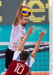 11.10.2015, Armeec Arena, Sofia Volleyball, Europameisterschaft, Vorrunde, Deutschland vs. Tschechische Republik Tschechien Angriff Georg György Gyoergy Grozer ( 9 GER) - Block Michael Finger ( 10 CZE)