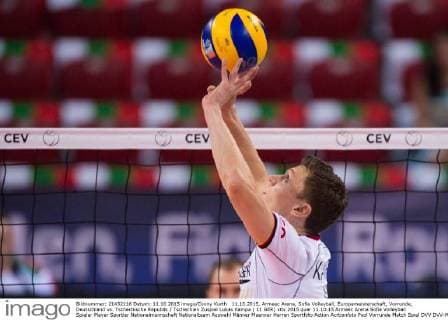 11.10.2015, Armeec Arena, Sofia Volleyball, Europameisterschaft, Vorrunde, Deutschland vs. Tschechische Republik Tschechien Zuspiel Lukas Kampa ( 11 GER)