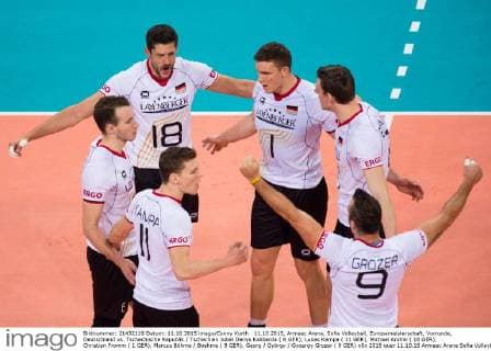 11.10.2015, Armeec Arena, Sofia Volleyball, Europameisterschaft, Vorrunde, Deutschland vs. Tschechische Republik Tschechien Jubel Denys Kaliberda ( 6 GER), Lukas Kampa ( 11 GER), Michael Andrei ( 18 GER), Christian Fromm ( 1 GER), Marcus Böhme Boehme ( 8 GER), Georg György Gyoergy Grozer ( 9 GER)
