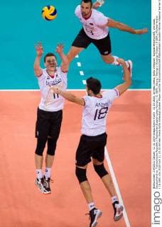 11.10.2015, Armeec Arena, Sofia Volleyball, Europameisterschaft, Vorrunde, Deutschland vs. Tschechische Republik Tschechien Zuspiel Lukas Kampa ( 11 GER), Georg György Gyoergy Grozer ( 9 GER), Michael Andrei ( 18 GER)