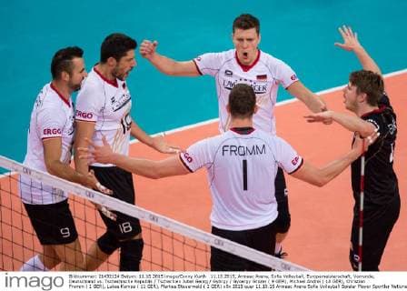 11.10.2015, Armeec Arena, Sofia Volleyball, Europameisterschaft, Vorrunde, Deutschland vs. Tschechische Republik Tschechien Jubel Georg György Gyoergy Grozer ( 9 GER), Michael Andrei ( 18 GER), Christian Fromm ( 1 GER), Lukas Kampa ( 11 GER), Markus Steuerwald ( 2 GER)