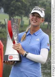 11 October 2015: Jessica Korda of Unites States of America pose for photograph with the winning trophy after winning the 2015 Sime Darby LPGA Golf Damen Malaysia at Kuala Lumpur Golf and Country Club in Kuala Lumpur, Malaysia. (Photo by Hazrin Yeob Men Shah Icon Sportswire) GOLF: OCT 11 LPGA - Sime Darby LPGA Malaysia - Final Round Icon3781510118004 EDITORIAL USE ONLY