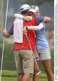 11 October 2015: Jessica Korda of Unites States of America hugs her caddie after winning the 2015 Sime Darby LPGA Golf Damen Malaysia at Kuala Lumpur Golf and Country Club in Kuala Lumpur, Malaysia. (Photo by Hazrin Yeob Men Shah Icon Sportswire) GOLF: OCT 11 LPGA - Sime Darby LPGA Malaysia - Final Round Icon3781510118008 EDITORIAL USE ONLY