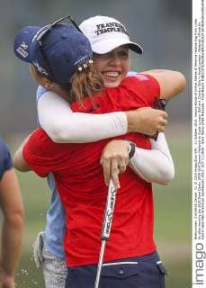 11 October 2015: Jessica Korda of Unites States of America receive hug from Lydia Ko after winning the 2015 Sime Darby LPGA Golf Damen Malaysia at Kuala Lumpur Golf and Country Club in Kuala Lumpur, Malaysia. (Photo by Hazrin Yeob Men Shah Icon Sportswire) GOLF: OCT 11 LPGA - Sime Darby LPGA Malaysia - Final Round Icon3781510118010 EDITORIAL USE ONLY