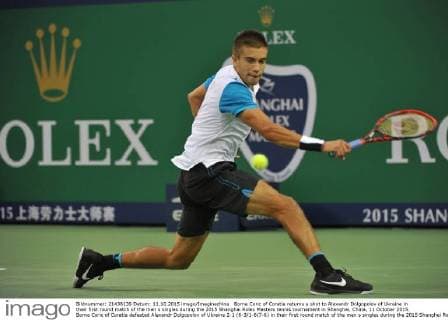 Borna Coric of Coratia returns a shot to Alexandr Dolgopolov of Ukraine in their first round match of the men s singles during the 2015 Shanghai Rolex Masters tennis tournament in Shanghai, China, 11 October 2015. Borna Coric of Coratia defeated Alexandr Dolgopolov of Ukraine 2-1 (6-3 1-6 7-6) in their first round match of the men s singles during the 2015 Shanghai Rolex Masters tennis tournament in Shanghai, China, 11 October 2015. Borna Coric kicks out Alexandr Dolgopolov at Shanghai Rolex Masters  pbu343493_04