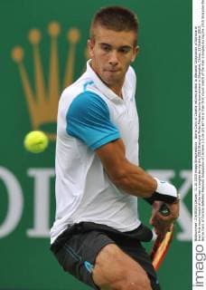 Borna Coric of Coratia returns a shot to Alexandr Dolgopolov of Ukraine in their first round match of the men s singles during the 2015 Shanghai Rolex Masters tennis tournament in Shanghai, China, 11 October 2015. Borna Coric of Coratia defeated Alexandr Dolgopolov of Ukraine 2-1 (6-3 1-6 7-6) in their first round match of the men s singles during the 2015 Shanghai Rolex Masters tennis tournament in Shanghai, China, 11 October 2015. Borna Coric kicks out Alexandr Dolgopolov at Shanghai Rolex Masters  pbu343494_12