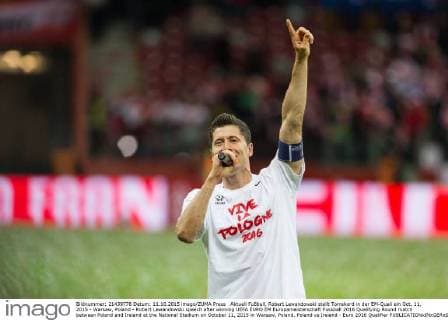 Aktuell Fußball, Robert Lewandowski stellt Torrekord in der EM-Quali ein Oct. 11, 2015 - Warsaw, Poland - Robert Lewandowski speech after winning UEFA EURO EM Europameisterschaft Fussball 2016 Qualifying Round match between Poland and Ireland at the National Stadium on October 11, 2015 in Warsaw, Poland. Poland vs Ireland - Euro 2016 Qualifier  - ZUMAn230