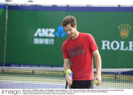 Andy Murray of Britain smiles during a training session for the 2015 Shanghai Rolex Masters tennis tournament in Shanghai, China, 12 October 2015. Andy Murray gears up for Shanghai Rolex Masters  20151012_31935
