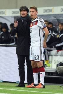 Fußball Länderspiel Deutschland - Georgien am 11.10.2015 in der Red Bull Arena in Leipzig Joachim Löw ( Bundestrainer ), links - Max Kruse ( Deutschland ), rechts xRx