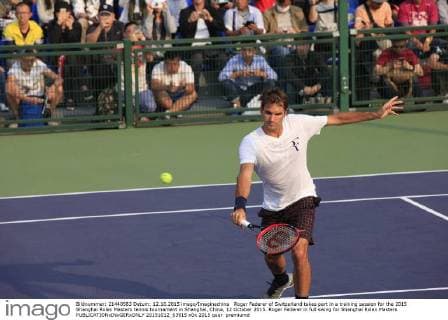 Roger Federer of Switzerland takes part in a training session for the 2015 Shanghai Rolex Masters tennis tournament in Shanghai, China, 12 October 2015. Roger Federer in full swing for Shanghai Rolex Masters  20151012_63915