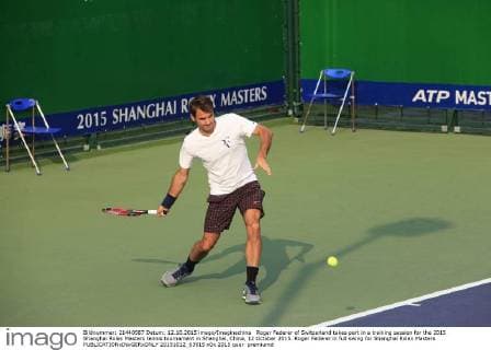 Roger Federer of Switzerland takes part in a training session for the 2015 Shanghai Rolex Masters tennis tournament in Shanghai, China, 12 October 2015. Roger Federer in full swing for Shanghai Rolex Masters  20151012_63915