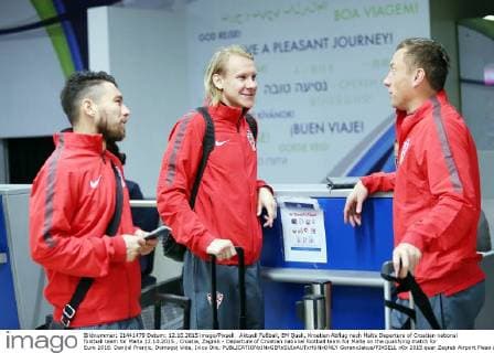 Aktuell Fußball, EM Quali, Kroatien Abflug nach Malta Departure of Croatian national football team for Malta 12.10.2015., Croatia, Zagreb - Departure of Croatian national football team for Malta on the qualifying match for Euro 2016. Danijel Pranjic, Domagoj Vida, Ivica Olic.  GoranxJakus PIXSELL