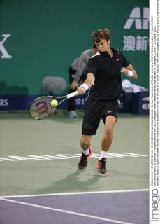 Andrey Kuznetsov of Russia returns a shot to Feliciano Lopez of Spain in their first round match of the men s singles during the 2015 Shanghai Rolex Masters tennis tournament in Shanghai, China, 12 October 2015. Feliciano Lopez of Spain defeated Andrey Kuznetsov of Russia 2-0 (6-4 7-6) in their first round match of the men s singles during the 2015 Shanghai Rolex Masters tennis tournament in Shanghai, China, 12 October 2015. Feliciano Lopez beats Andrey Kuznetsov at Shanghai Rolex Masters  20151012_33292