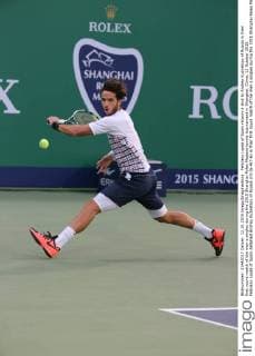Feliciano Lopez of Spain returns a shot to Andrey Kuznetsov of Russia in their first round match of the men s singles during the 2015 Shanghai Rolex Masters tennis tournament in Shanghai, China, 12 October 2015. Feliciano Lopez of Spain defeated Andrey Kuznetsov of Russia 2-0 (6-4 7-6) in their first round match of the men s singles during the 2015 Shanghai Rolex Masters tennis tournament in Shanghai, China, 12 October 2015. Feliciano Lopez beats Andrey Kuznetsov at Shanghai Rolex Masters  20151012_49783