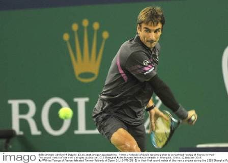 Tommy Robredo of Spain returns a shot to Jo-Wilfried Tsonga of France in their first round match of the men s singles during the 2015 Shanghai Rolex Masters tennis tournament in Shanghai, China, 12 October 2015. Jo-Wilfried Tsonga of France defeated Tommy Robredo of Spain 2-1 (6-7 6-2 6-2) in their first round match of the men s singles during the 2015 Shanghai Rolex Masters tennis tournament in Shanghai, China, 12 October 2015. Jo-Wilfried Tsonga defeats Tommy Robredo at Shanghai Rolex Masters  pbu344102_08