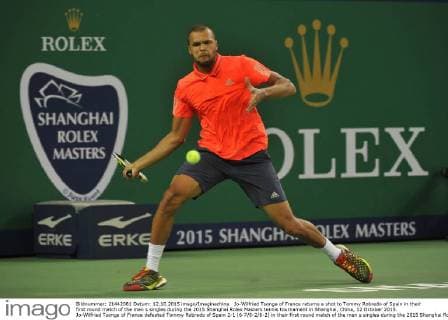 Jo-Wilfried Tsonga of France returns a shot to Tommy Robredo of Spain in their first round match of the men s singles during the 2015 Shanghai Rolex Masters tennis tournament in Shanghai, China, 12 October 2015. Jo-Wilfried Tsonga of France defeated Tommy Robredo of Spain 2-1 (6-7 6-2 6-2) in their first round match of the men s singles during the 2015 Shanghai Rolex Masters tennis tournament in Shanghai, China, 12 October 2015. Jo-Wilfried Tsonga defeats Tommy Robredo at Shanghai Rolex Masters  pbu344102_16