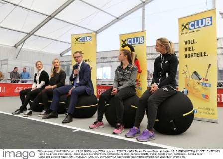TENNIS - WTA Tennis Damen Generali Ladies 2015 LINZ,AUSTRIA,12.OCT.15 - TENNIS - WTA Tour, Generali Ladies. Image shows tourament director Sandra Reichel, Barbara Schett, Stefan Sandberger (Raiffeisen), Annika Beck (GER) and Barbara Haas (AUT). GEPAxpictures xMathiasxMandl