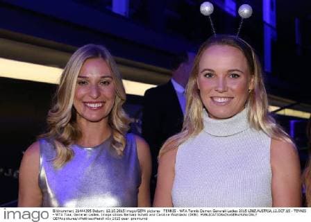 TENNIS - WTA Tennis Damen Generali Ladies 2015 LINZ,AUSTRIA,12.OCT.15 - TENNIS - WTA Tour, Generali Ladies. Image shows Barbara Schett and Caroline Wozniacki (DEN). GEPAxpictures xMathiasxMandl