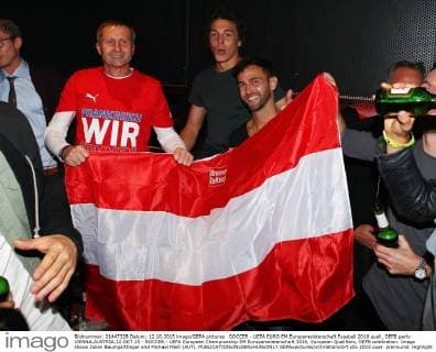 SOCCER - UEFA EURO EM Europameisterschaft Fussball 2016 quali, OEFB party VIENNA,AUSTRIA,12.OCT.15 - SOCCER - UEFA European Championship EM Europameisterschaft 2016, European Qualifiers, OEFB celebration. Image shows Julian Baumgartlinger and Michael Madl (AUT). GEPAxpictures xChristianxOrt