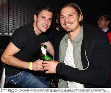 SOCCER - UEFA EURO EM Europameisterschaft Fussball 2016 quali, OEFB party VIENNA,AUSTRIA,12.OCT.15 - SOCCER - UEFA European Championship EM Europameisterschaft 2016, European Qualifiers, OEFB celebration. Image shows Zlatko Junuzovic and Sebastian Proedl (AUT). GEPAxpictures xChristianxOrt